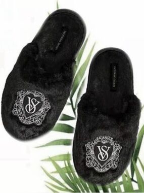 Victoria's Secret Black Closed-Toe Size M (7-8) Faux Fur Slippers(NWT)